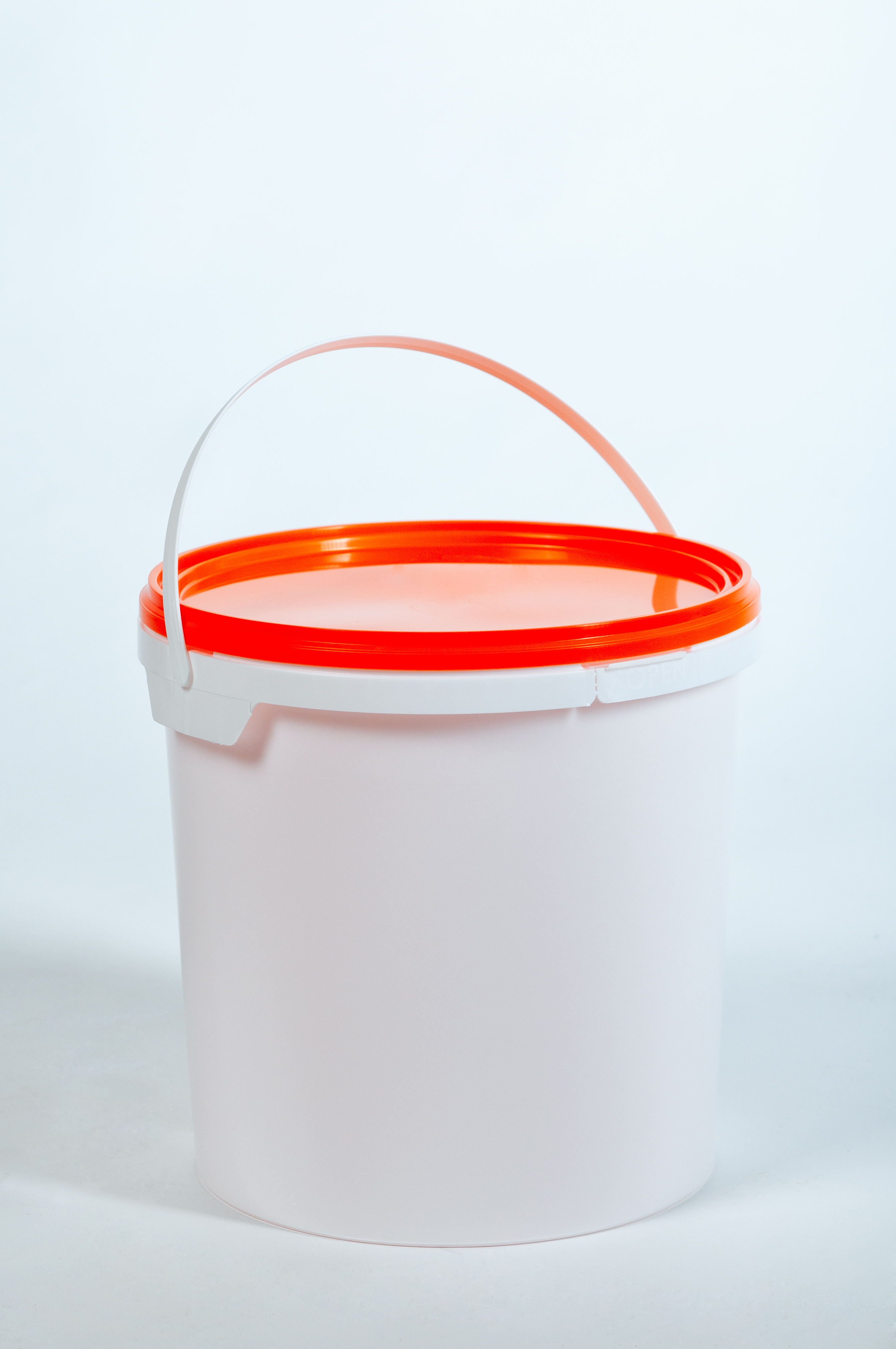 Emmer met oranje deksel - 10 liter - Verpakkingswebwinkel.nl