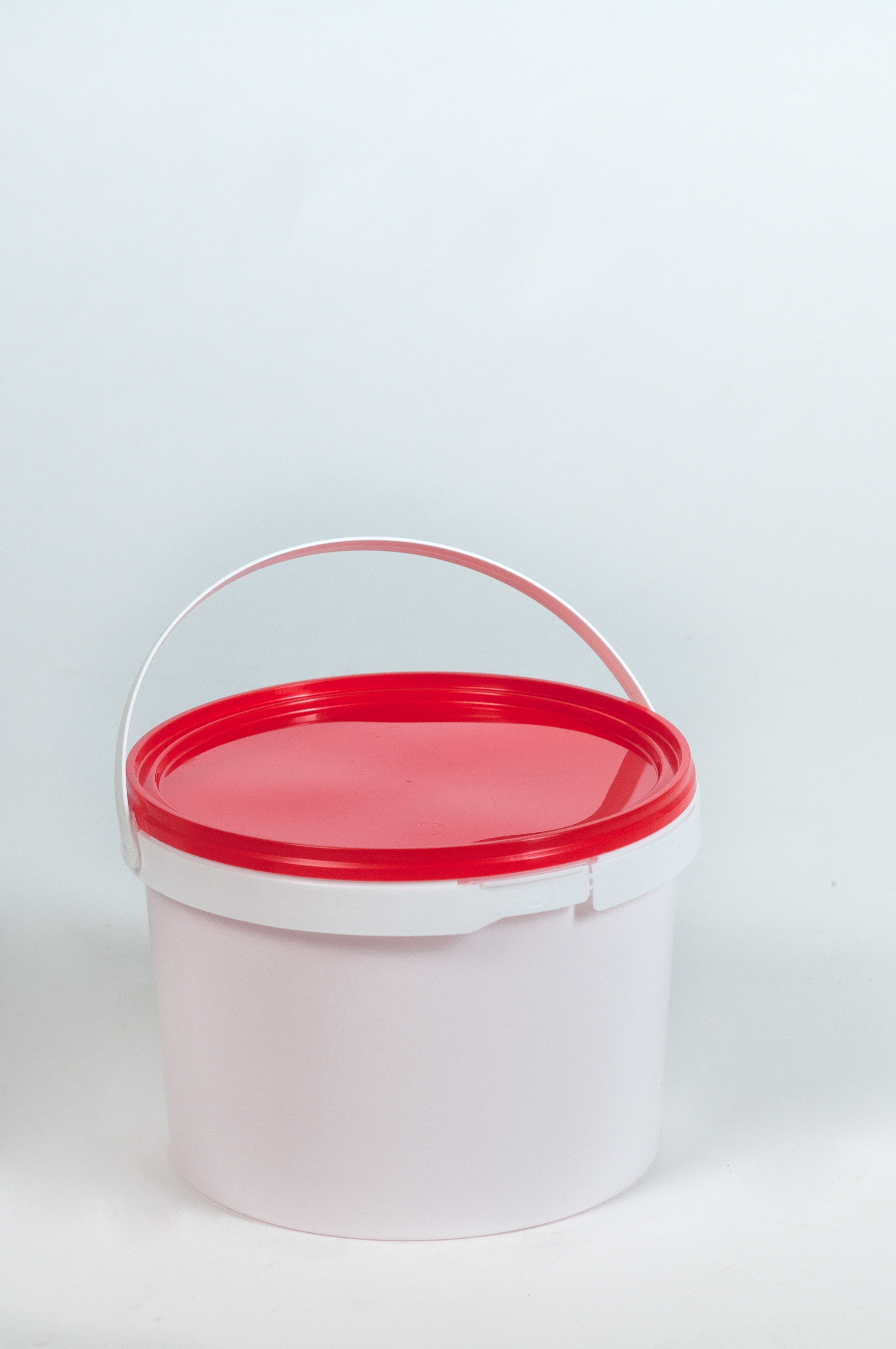 Emmer met rode deksel - 3 liter - Verpakkingswebwinkel.nl Vooraanzicht