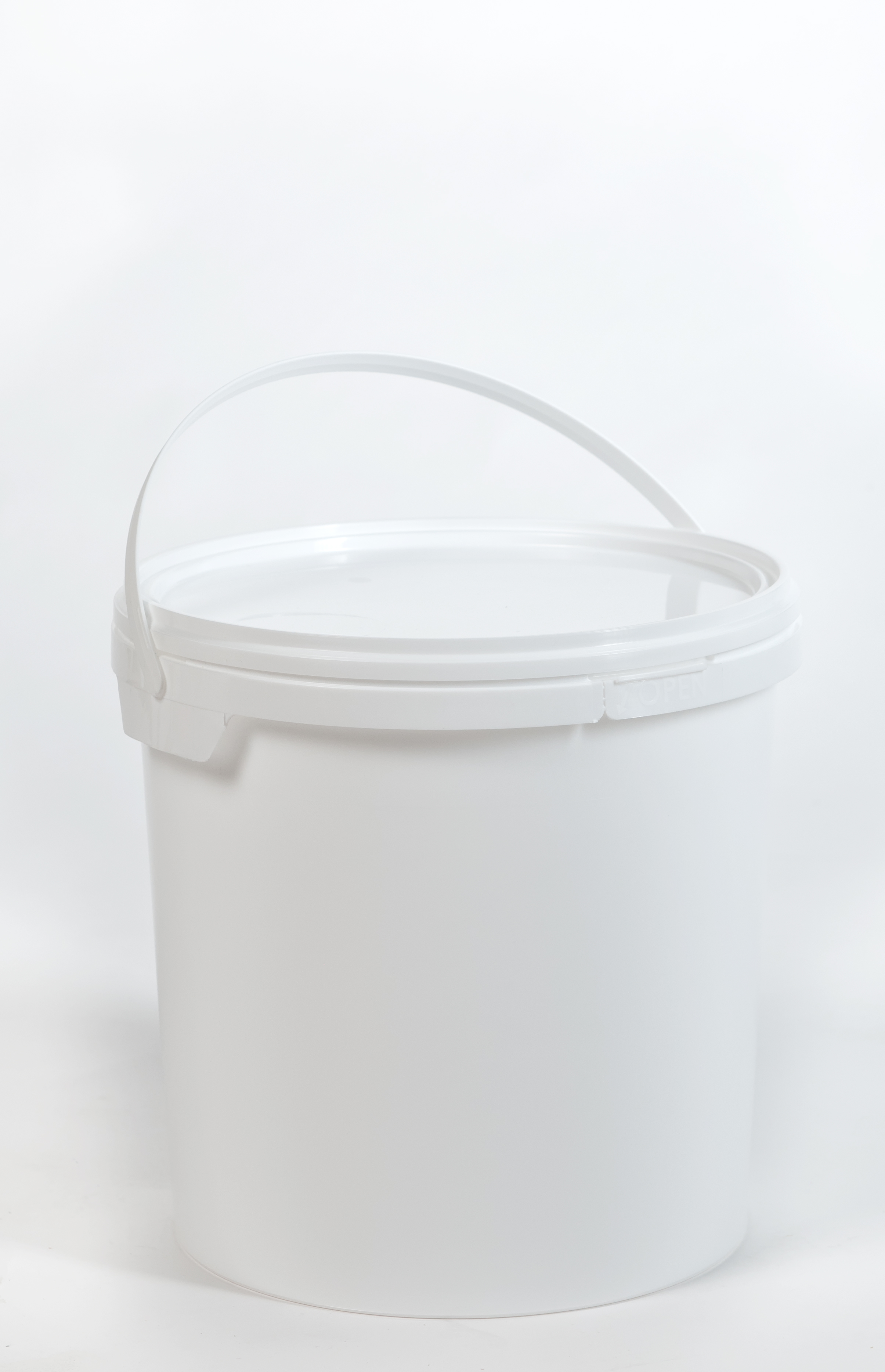 Emmer-met-witte-deksel-10-liter-Verpakkingswebwinkel.nl vooraanzicht