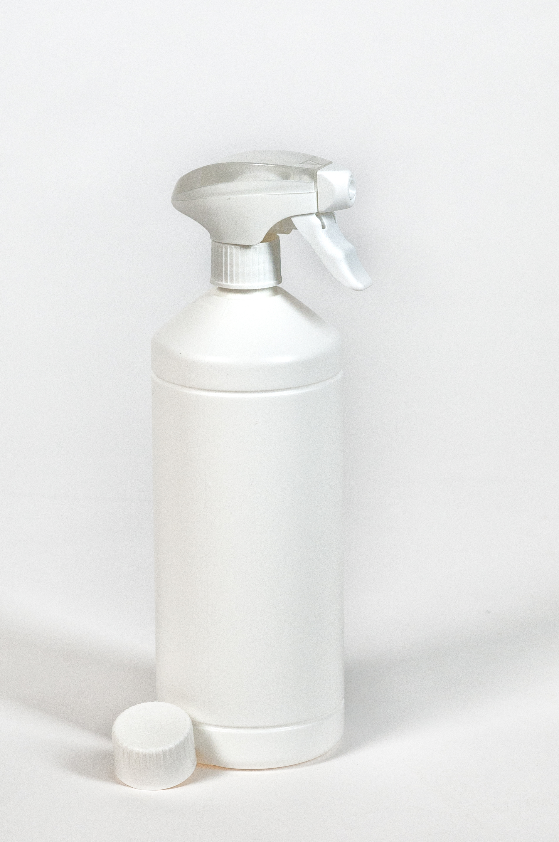 Fles met sprayer - 1 liter - wit - Verpakkingswebwinkel.nl